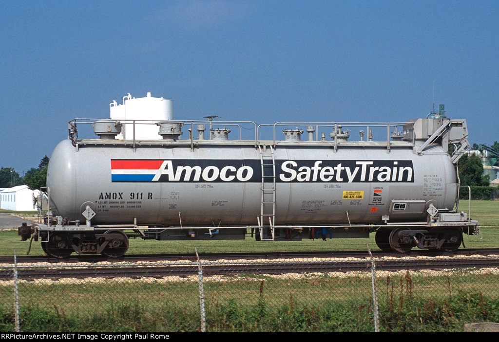 AMOX 911 R, Amoco Tank Car training car, on the BN